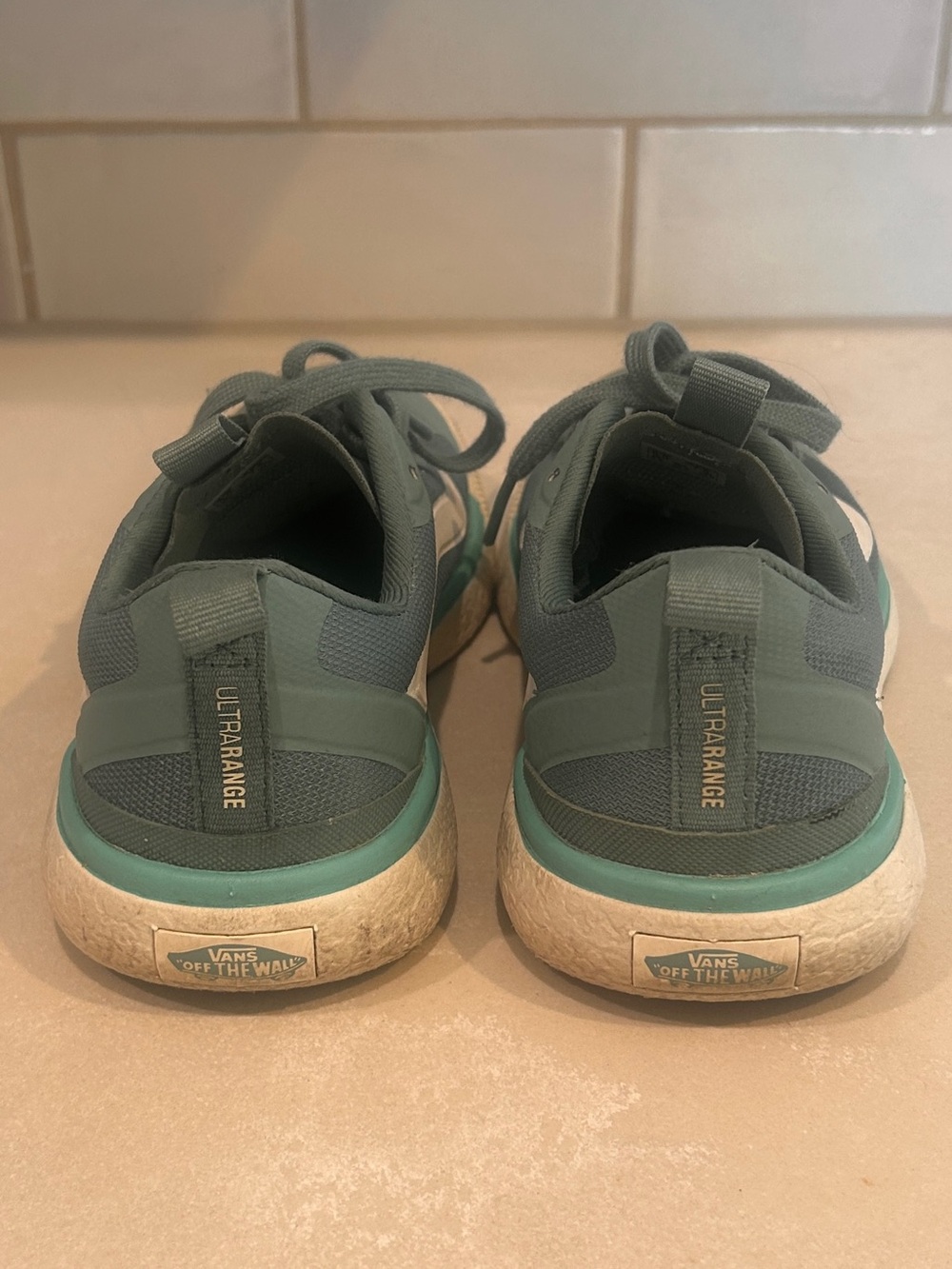 Vans UltraRange Sneakers Women’s 7.5/Men’s 6.0 | Excellent Condition - Picture 4 of 10